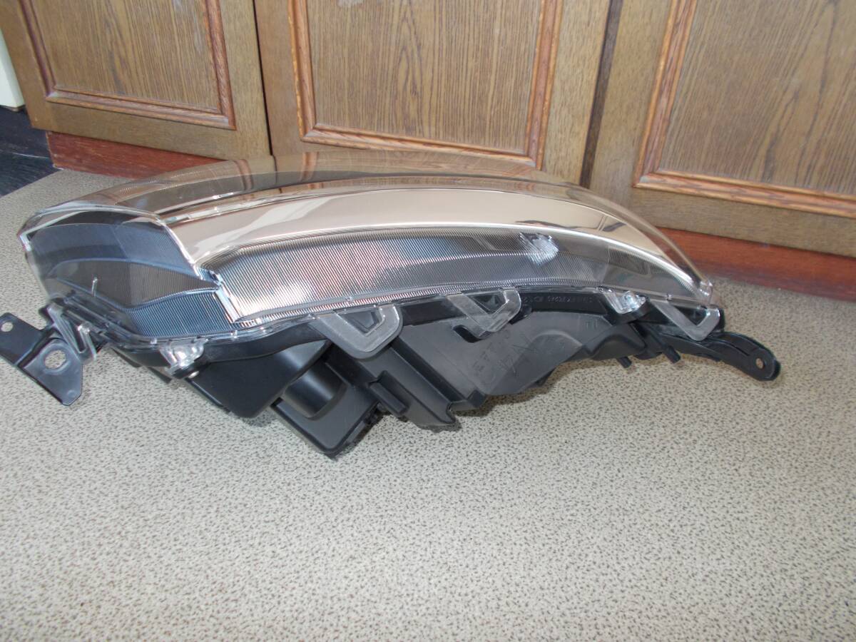 ルーミー　M900A　後期　純正 綺麗な ヘッド ライト右　 LED 　STANLEY W6249_7