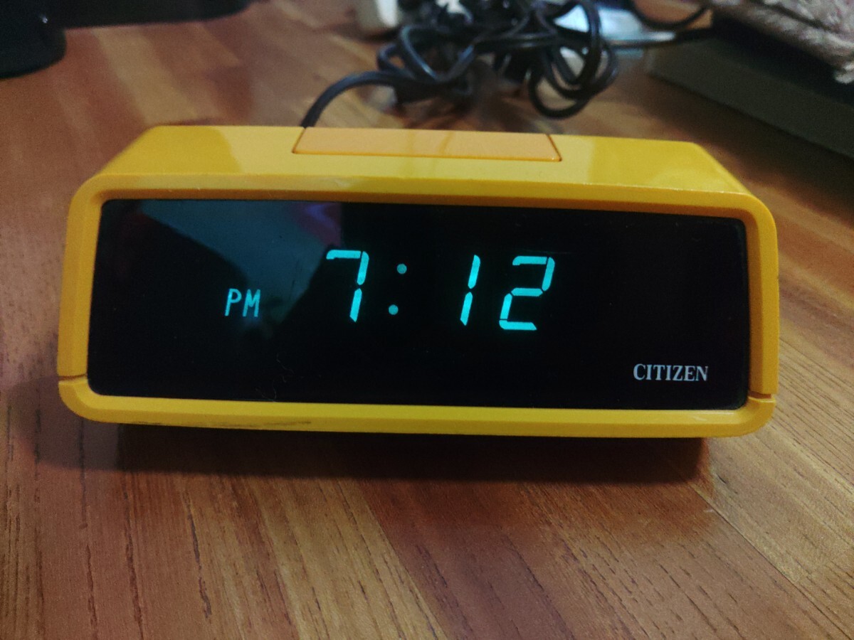 送料無料】昭和レトロ CITIZEN 5RD605 デジタル目覚まし時計 イエロー