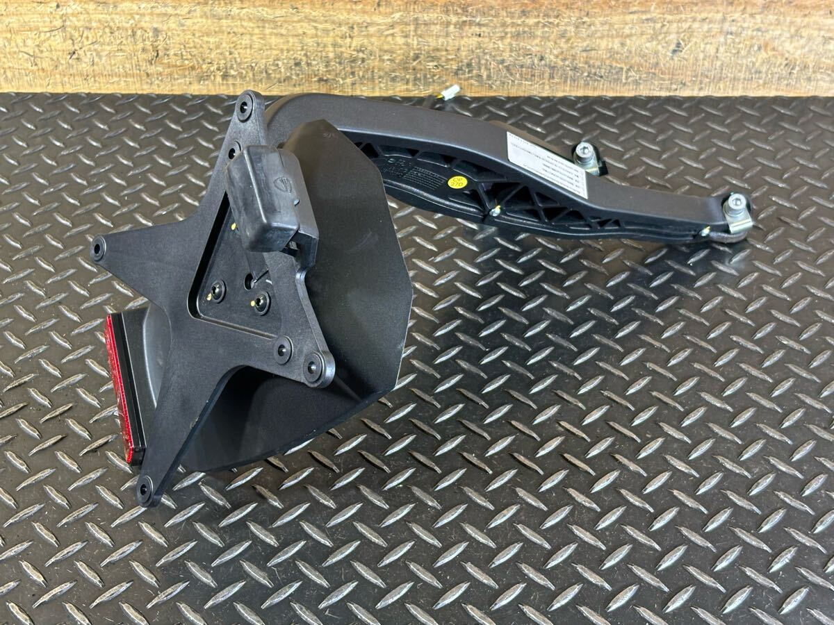 バイク部品 ドカティ リアフェンダー ナンバーステー 56113231C バイク部品 ドカティ リアフェンダー ナンバーステー 56113231C