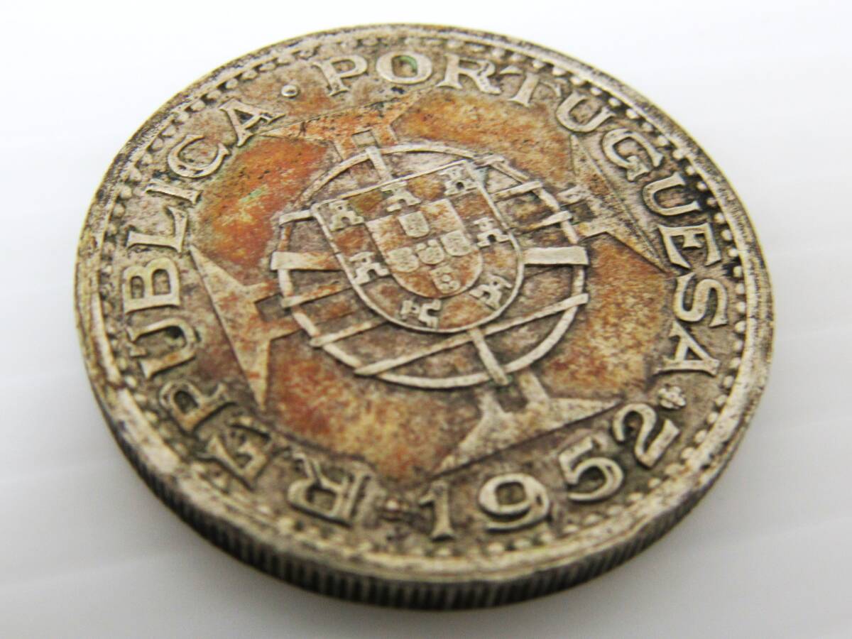 外国貨幣 銀貨 ポルトガル領 マカオ 5パタカ銀貨 1952年 重量約14.9g