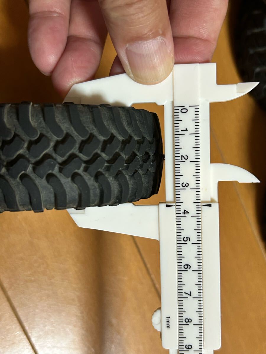 RC クローラー タイヤ アキシャル SCX10 純正タイヤホイール５本セットとオマケ1.9インチタイヤ_6