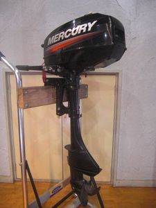 ◆送料込み　マーキュリー２ストローク２馬力（→改３．３馬力）船外機Ｓ足　現行モデル