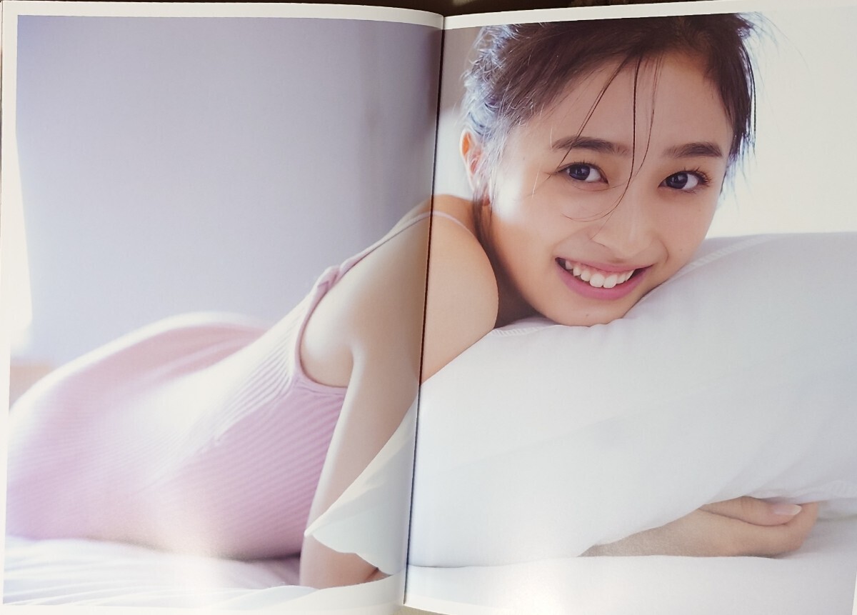 【サイン入り】乃木坂46 井上和 TRIANGLE Magazine 生写真 TRIANGLE magazine 01 乃木坂46 井上和 cover ステッカー付き(乃木坂46