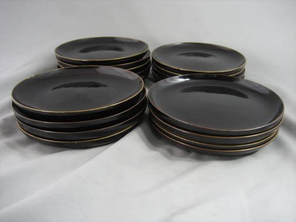 銘々皿　【黒漆塗り　口縁金彩】　17客　＜共箱＞　