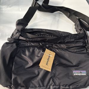 パタゴニア patagonia ブラック ショルダーバッグ ナイロン ライトウェイト バッグ 黒　