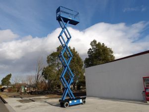 アイチ 自走 高所作業車 SV08B 7.9m 24V ホイール式 バッテリー駆動 サビ止め塗装済 2007