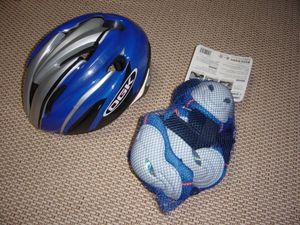 子ども用自転車用ヘルメット OGK　未使用プロテクター付き　（54～56センチ）bl