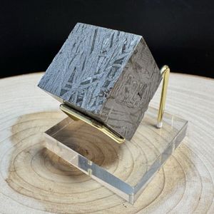 メテオライトの値段と価格推移は？｜54件の売買データからメテオライト