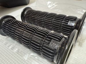 スズキ純正グリップ　gt380 gt550 gt750 gt250 gs400 RV Sマークグリップ　ヒダ付.rg250e