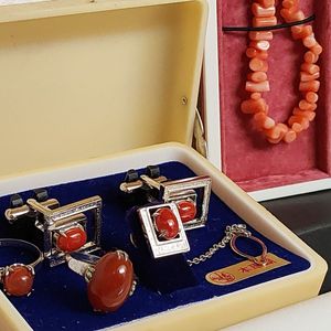 本珊瑚 カフスの値段と価格推移は？｜104件の売買データから本珊瑚