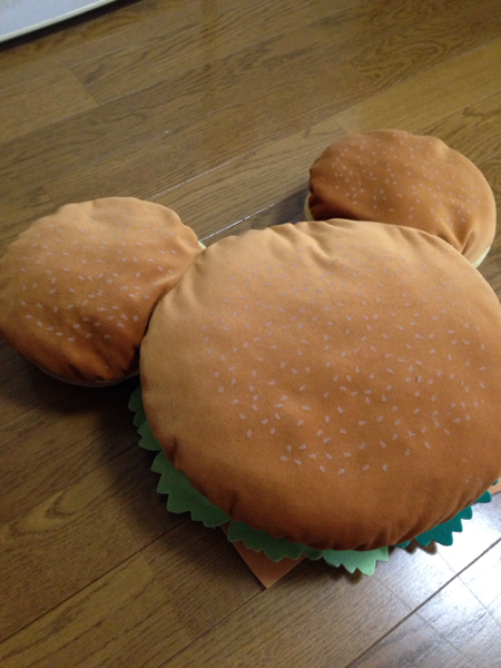 ミッキー ハンバーガークッション 取り出せる中身付 ミッキーマウス 売買されたオークション情報 Yahooの商品情報をアーカイブ公開 オークファン Aucfan Com