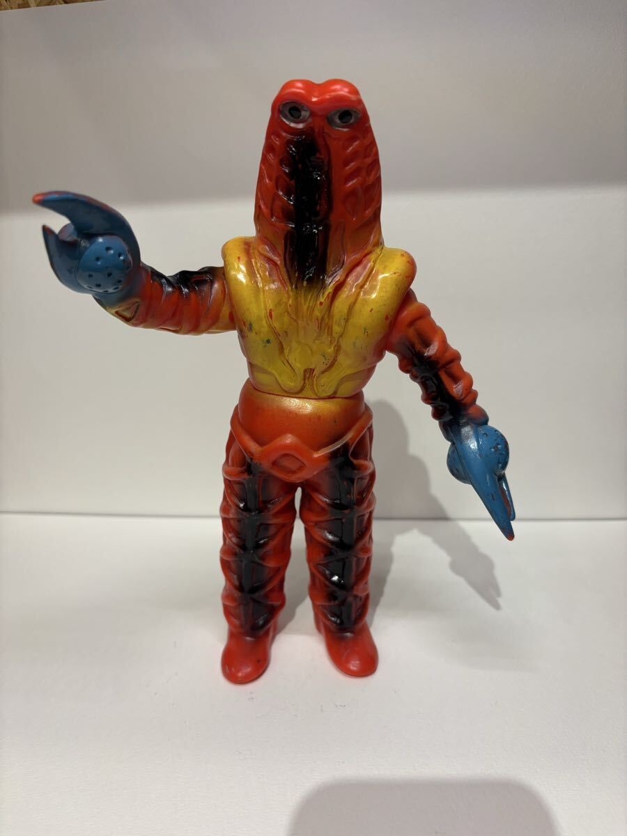 ★ゴドラ星人　バンダイ　1991年　　ウルトラセブンから Amazon.co.jp: ウルトラ怪獣シリーズ23 ゴドラ星人 ソフビ バンダイ