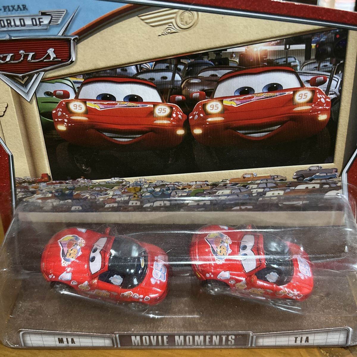 ディズニーピクサー カーズ キャラクターカー ムービーモーメンツ ミア