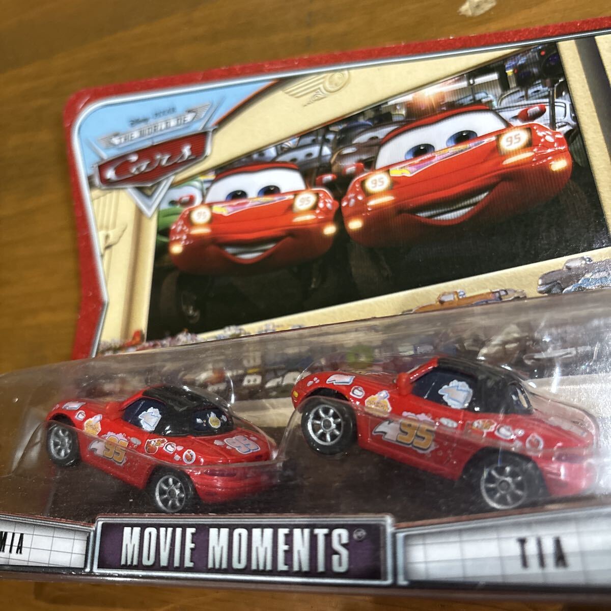 ディズニーピクサー カーズ キャラクターカー ムービーモーメンツ ミア