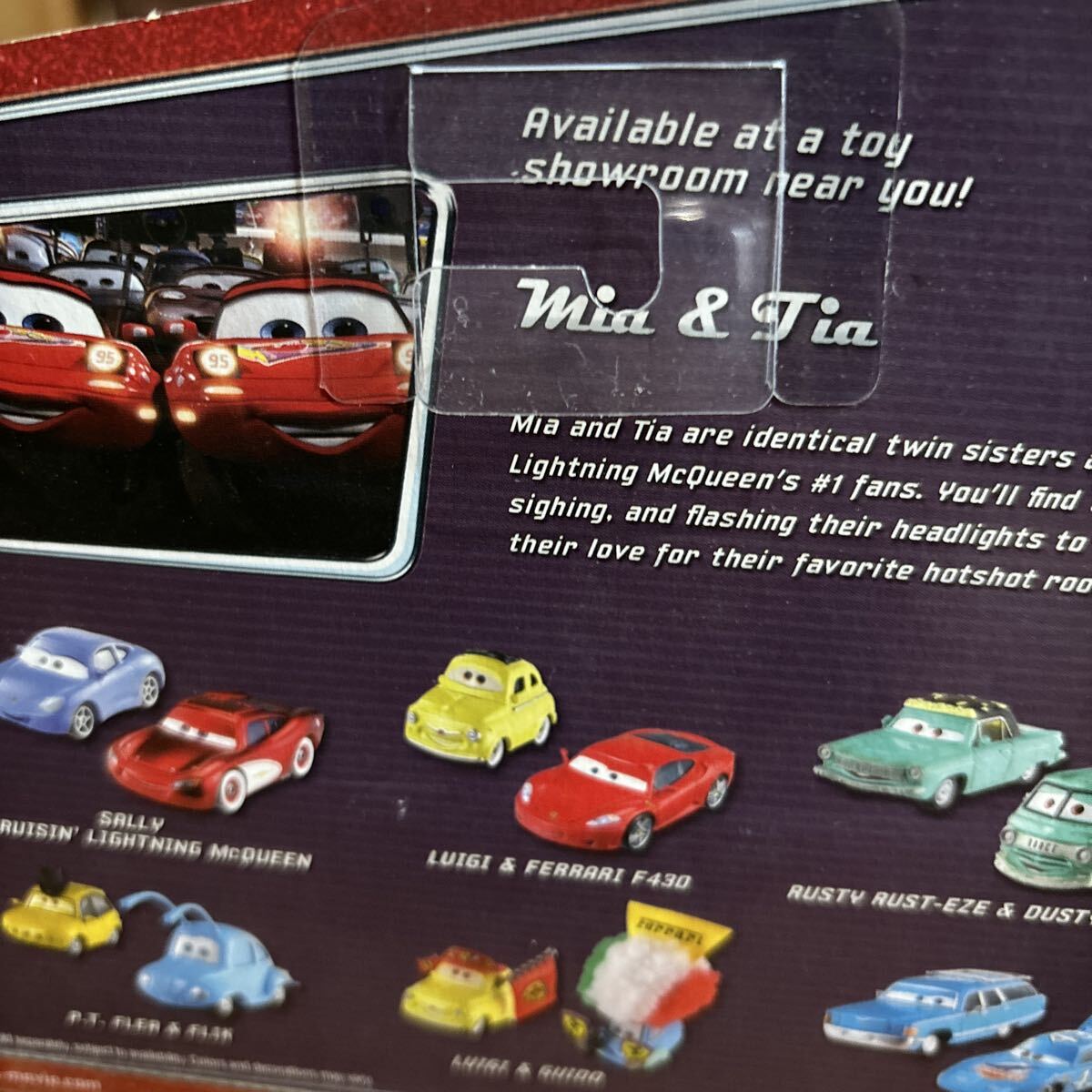 ディズニーピクサー カーズ キャラクターカー ムービーモーメンツ ミア