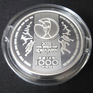 2002 FIFAワールドカップ SV1000銀製記念硬貨 重さ39g 2002FIFAワールドカップ™ 純銀の中古価格は12,021円｜記念硬貨の新品