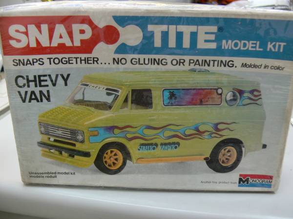 レアレア、旧モノグラム製スケール不明７６年製シェビーバン絶版