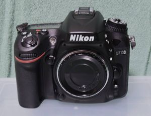 Nikon D7100のYahoo!オークション(旧ヤフオク!)の相場・価格を見る