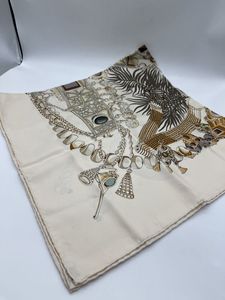 エルメス スカーフ カレ90の値段と価格推移は？｜548件の売買データ