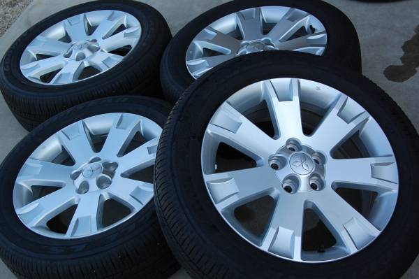 三菱デリカＤ５純正☆２２５／５５Ｒ１８☆美品です♪