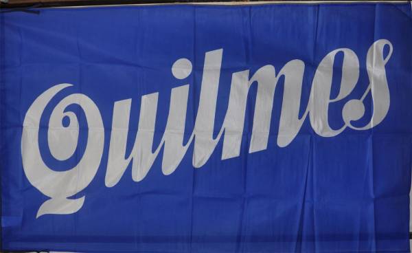 アルゼンチン　キルメスビール　QUILMES　横断幕　