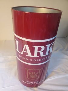 LARK 灰皿の値段と価格推移は？｜9件の売買データからLARK 灰皿の価値
