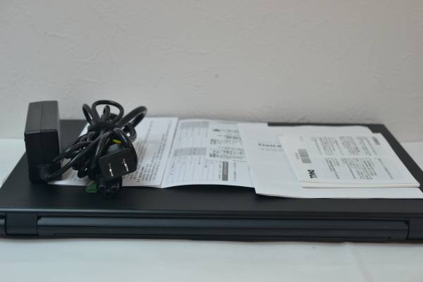 ☆DELL ノートパソコン　Inspiron15 NI15Z-D☆