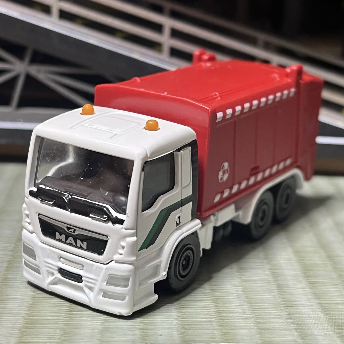 ごみ収集車の値段と価格推移は？｜12件の売買データからごみ収集車の