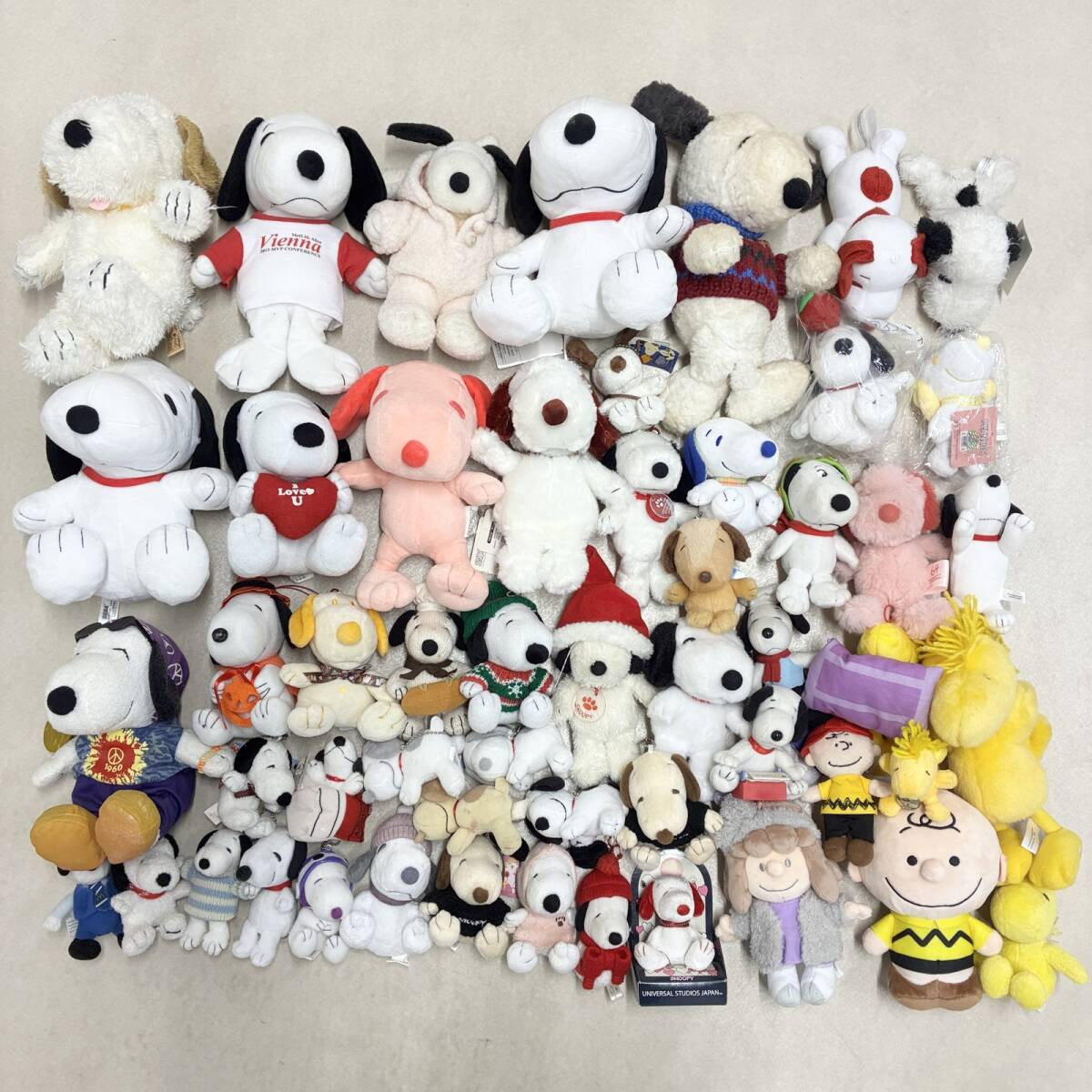 スヌーピー USJ ぬいぐるみの値段と価格推移は？｜37件の売買データ