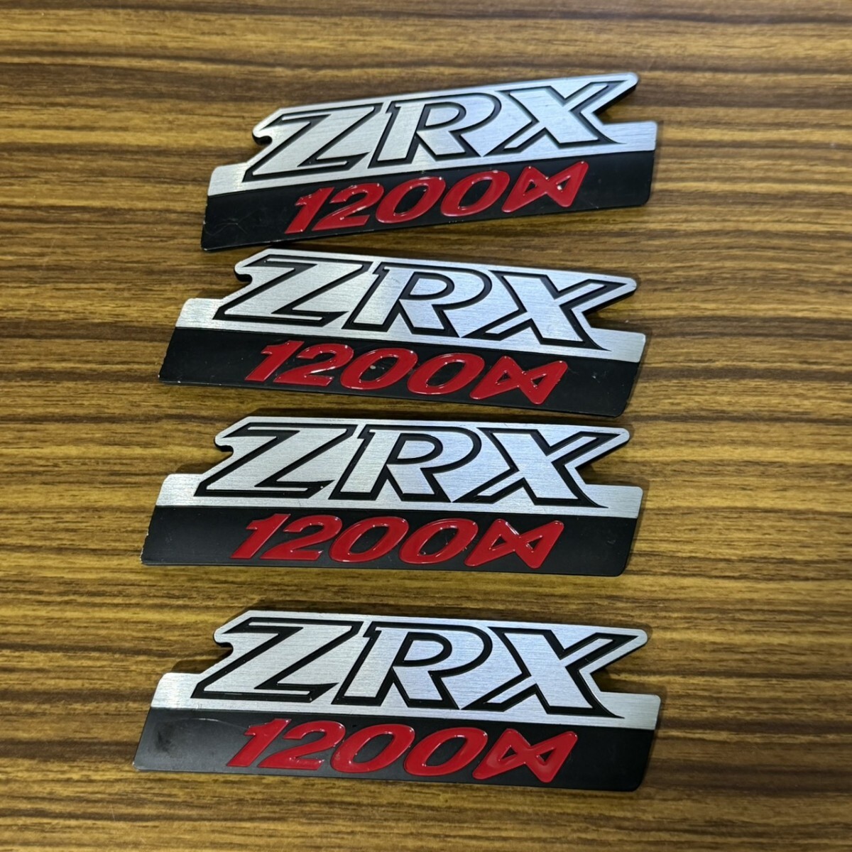 ZRX1200 エンブレムの値段と価格推移は？｜12件の売買データから