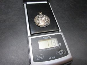 大阪毎日新聞社　純銀製　メダル　当時物　昭和　レトロ　ペンダント　アンティーク 毎日新聞社 メダルの値段と価格推移は？｜9件の売買データから毎日新聞