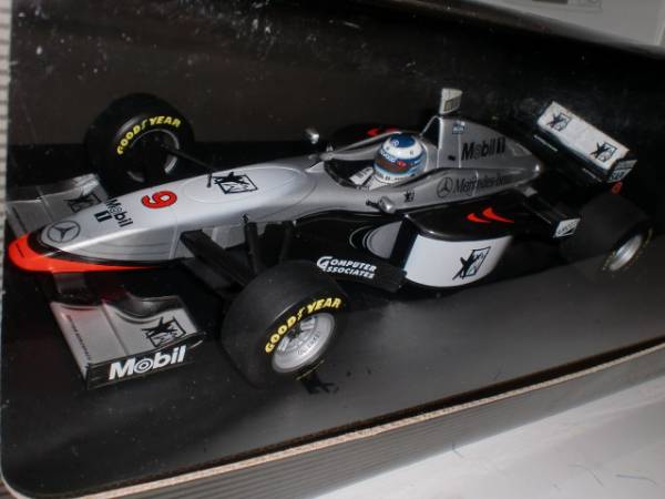 1/18マクラ-レンMP4/12メルセデス別注ブラックスタ-#9ベンツ