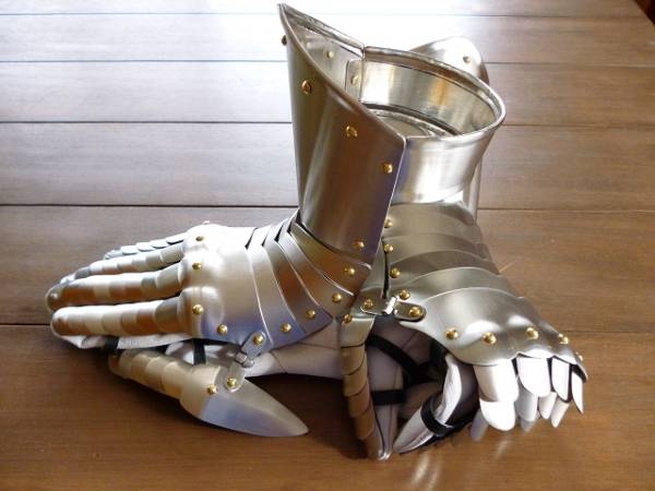 西洋甲冑 籠手 ガントレット 中古 コスプレ 鎧 アーマー3(甲冑（兜、鎧