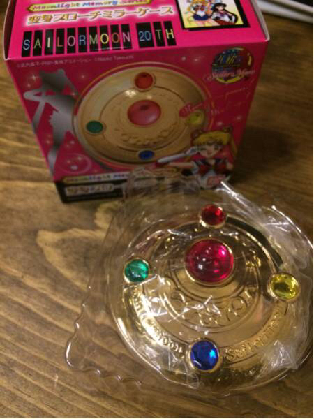 セーラームーン 変身ブローチミラーケース 新品