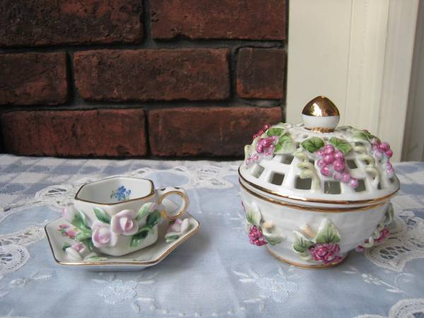 ■　　ロイヤルアーデン　ミニチュアカップと小物入れ