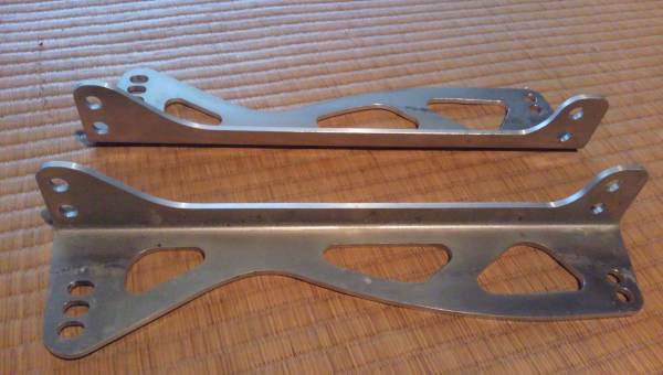 エスケレートフルバケ用ステー（ロードスター）