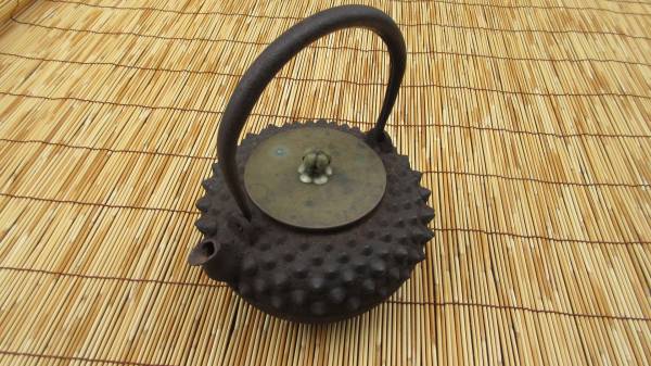 竜文堂・アラレ鉄瓶