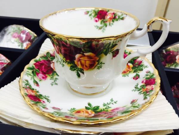 1円～★６客★新品未使用★ROYAL ALBERT　カップ＆ソーサー★