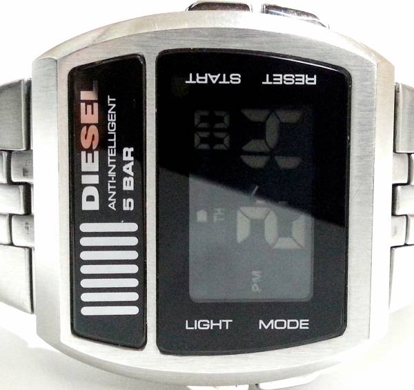 Diesel♢廃盤完売品♢腕時計silver×black 美品 レア品 1円～ DIESEL