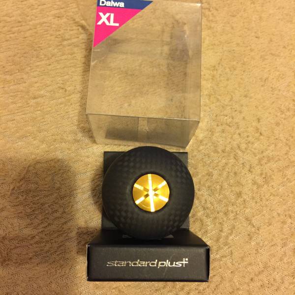 スタジオコンポジット　カーボンノブ　ダイワ用　ゴールド