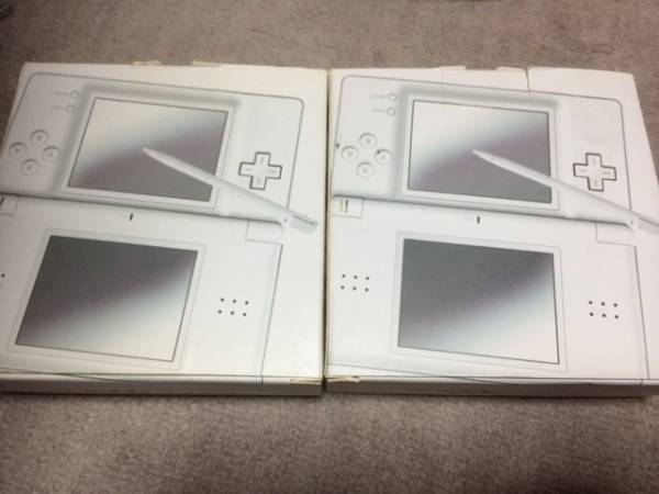 ニンテンドーDS Lite本体２台＋ソフト多数 任天堂DS Lite
