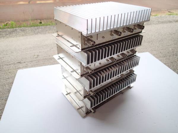 リニアアンプの自作用ケースとしてどうぞ