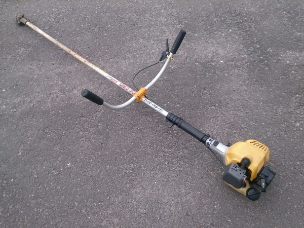 中古☆ロビン（マキタ・ラビット） 刈払機（草刈機） NB2600(刈払機 