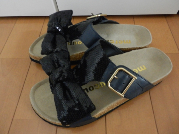 即決 半額★新品 mercibeaucoup， リボンサンダル 黒スパンコール