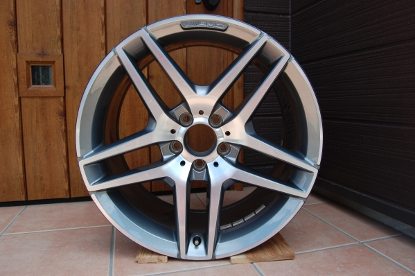 ■ＡＭＧパッケージ　純正ホイール　Ｗ２２２現行■9.5J リア