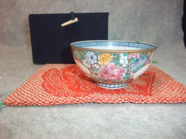 【博雅堂】中国薄磁・乾隆年製「花文美人絵柄お碗」共箱！