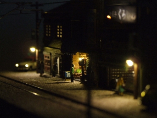 Nゲージジオラマ＜併用軌道・昭和の街並み＞LED照明・ケース他付