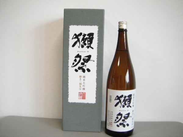 獺祭　純米大吟醸　磨き三割九分　1，8㍑　15年8月詰　化粧箱入