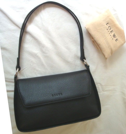 未使用★ロエベショルダーバッグ リザート型押しカーフ黒