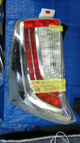 ZVW30 プリウス 後期 純正 右 STANLEY 47-55